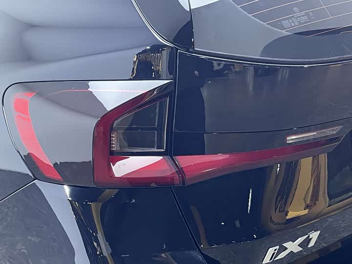 Фото 9 - BMW iX1