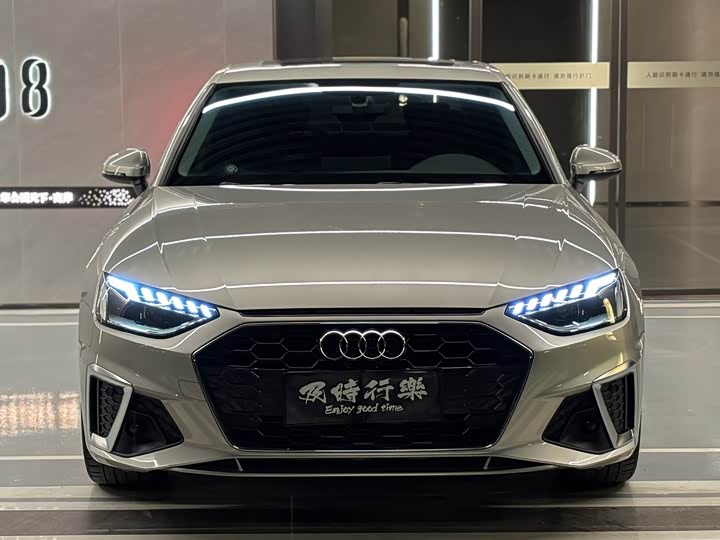 Фото 2 - Audi A4L