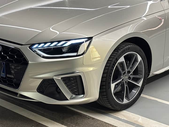 Фото 4 - Audi A4L