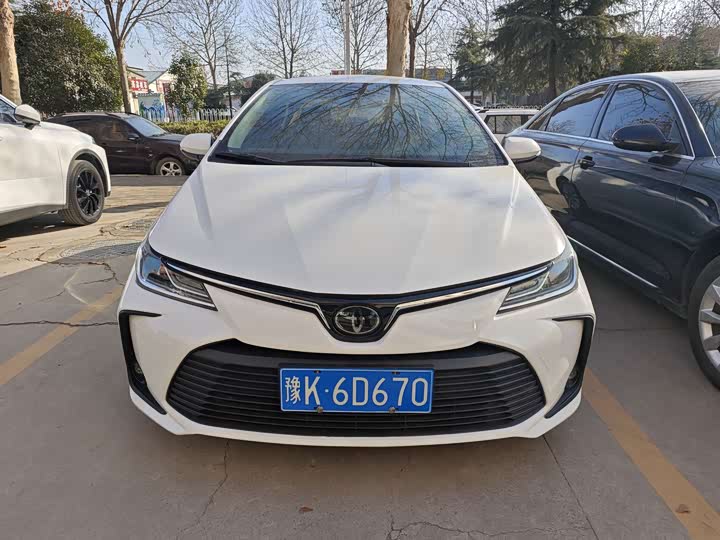 Фото 2 - Toyota Corolla