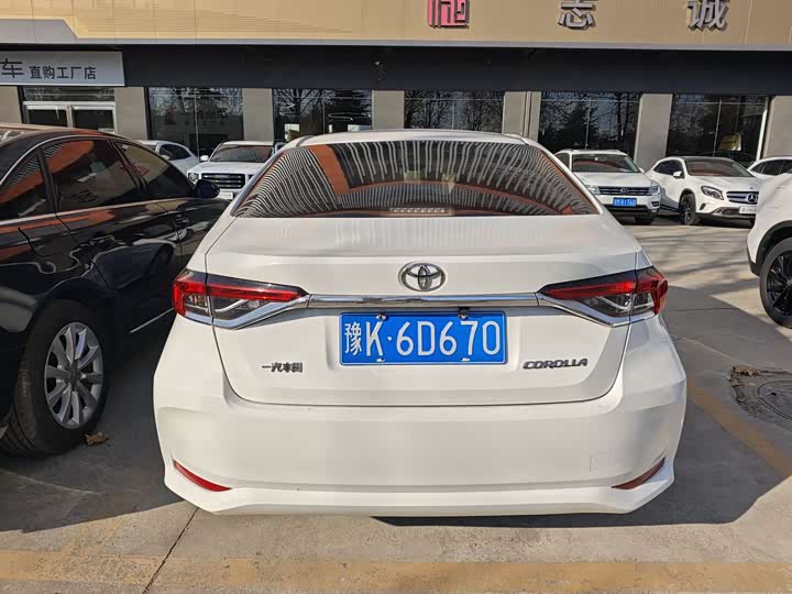 Фото 4 - Toyota Corolla