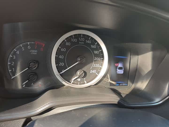 Фото 6 - Toyota Corolla