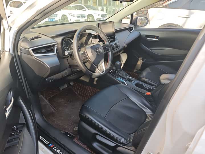 Фото 8 - Toyota Corolla