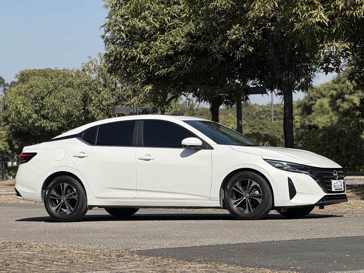 Фото 2 - Nissan Sylphy