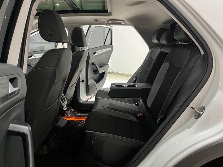 Фото 9 - Volkswagen T-Roc