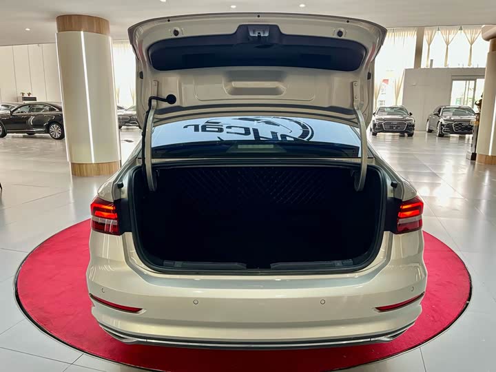 Фото 8 - Volkswagen Lavida