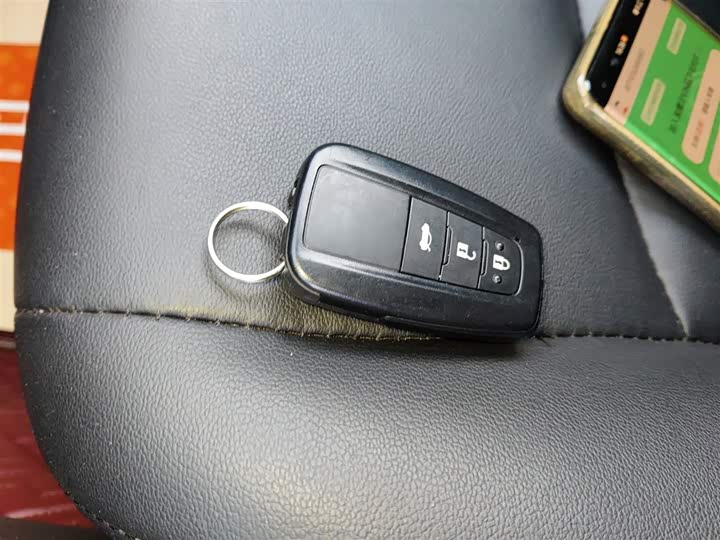 Фото 9 - Toyota Corolla