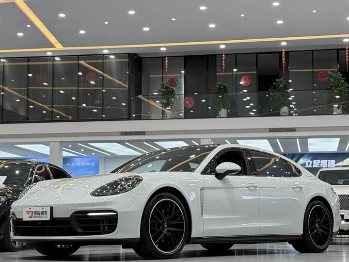 Фото 2 - Porsche Panamera