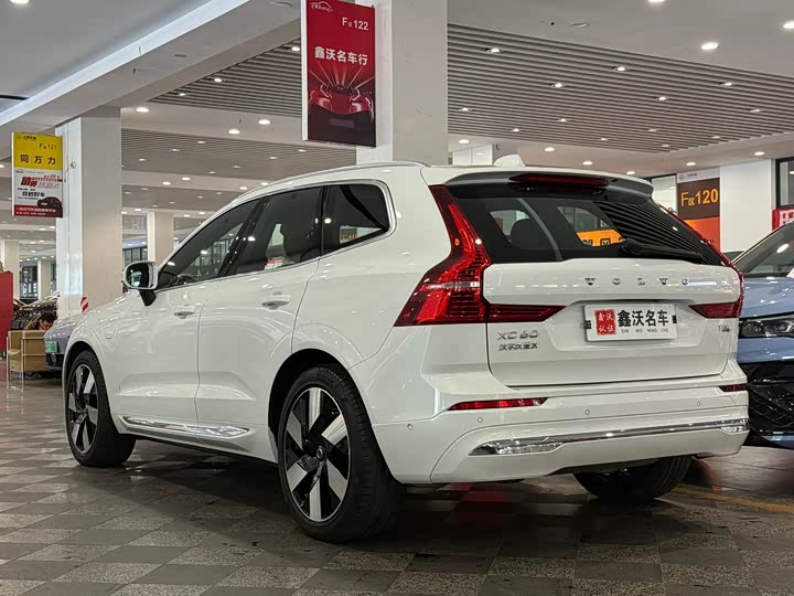 Фото 3 - Volvo XC60 Hybrid