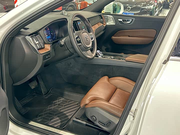 Фото 6 - Volvo XC60 Hybrid