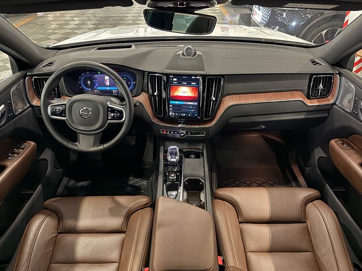 Фото 9 - Volvo XC60 Hybrid