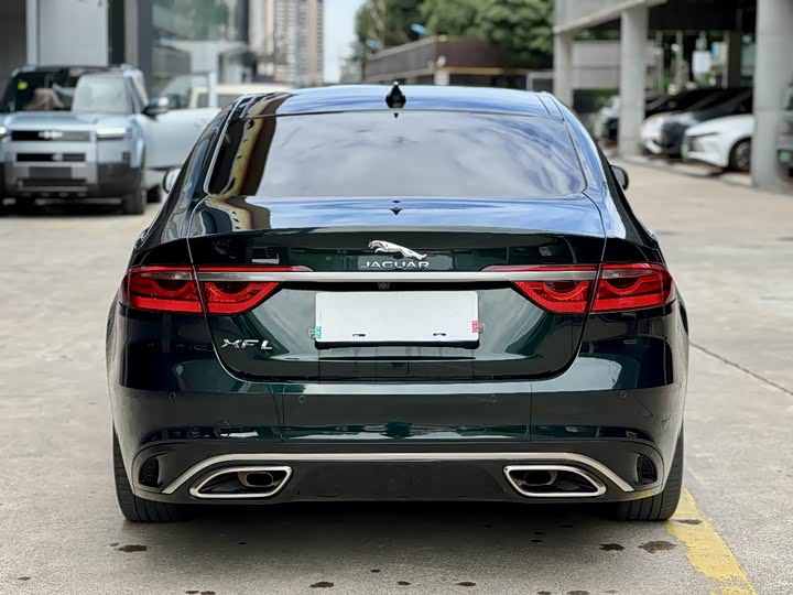 Фото 8 - Jaguar XF L