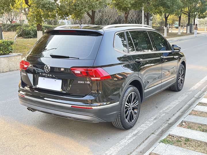 Фото 2 - Volkswagen Tiguan L Pro