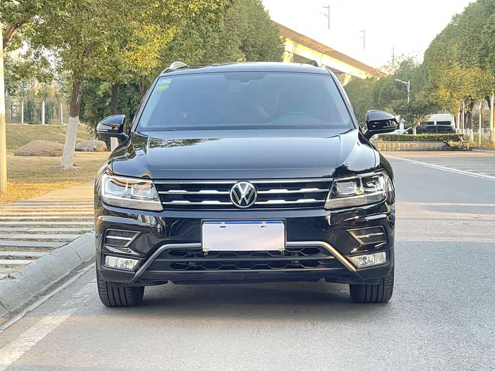 Фото 3 - Volkswagen Tiguan L Pro