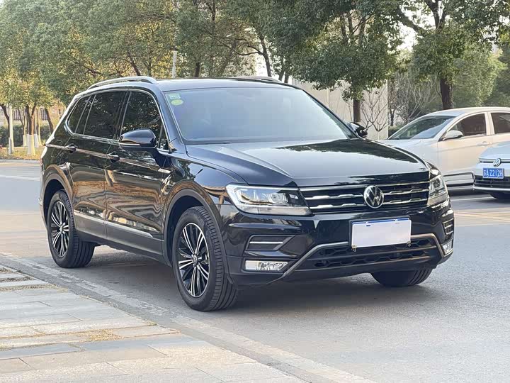 Фото 4 - Volkswagen Tiguan L Pro