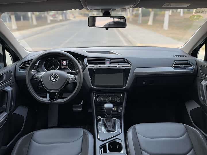 Фото 8 - Volkswagen Tiguan L Pro