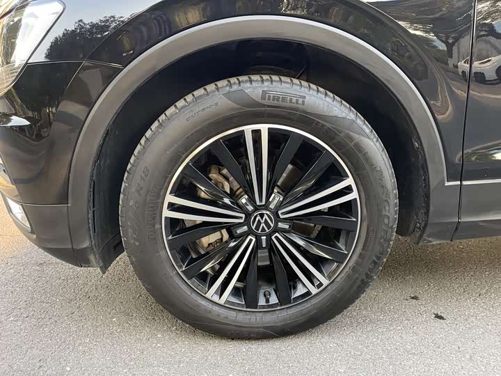 Фото 9 - Volkswagen Tiguan L Pro