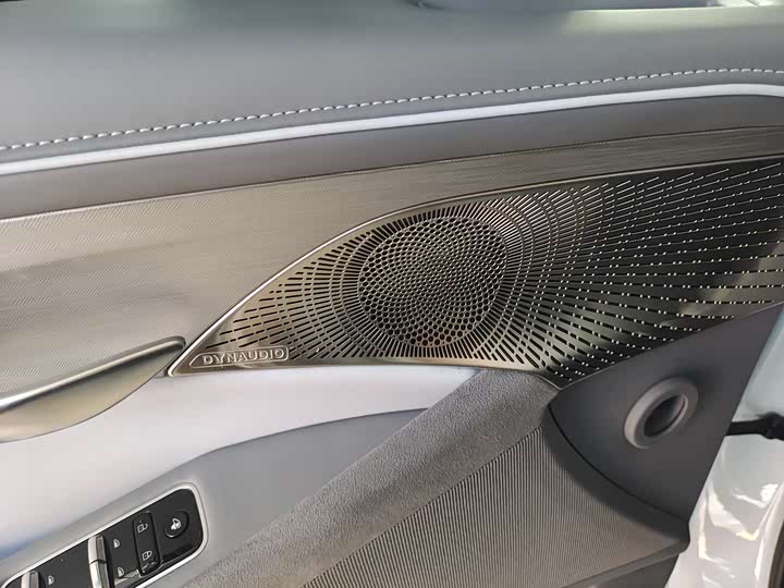 Фото 9 - Voyah Passion