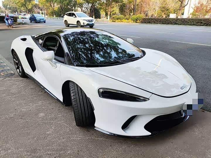 Фото 2 - McLaren GT