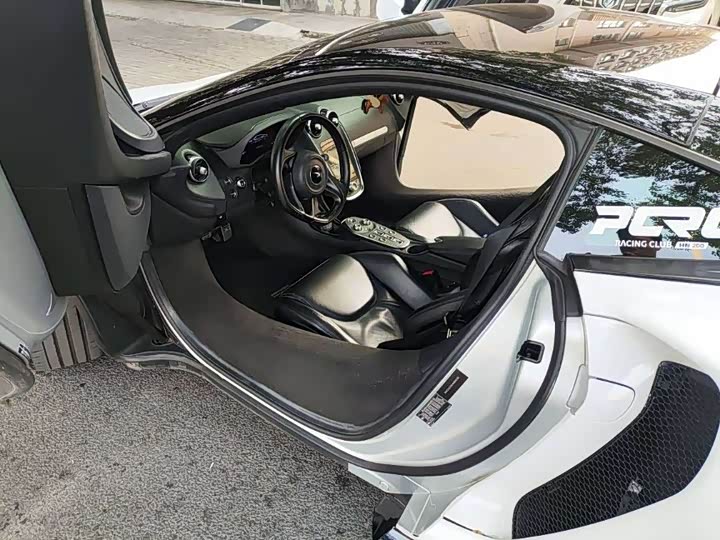 Фото 5 - McLaren GT