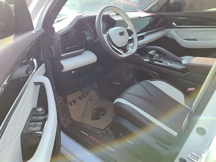 Фото 4 - Geely Monjaro