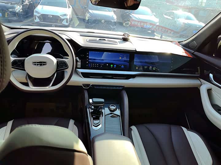 Фото 6 - Geely Monjaro