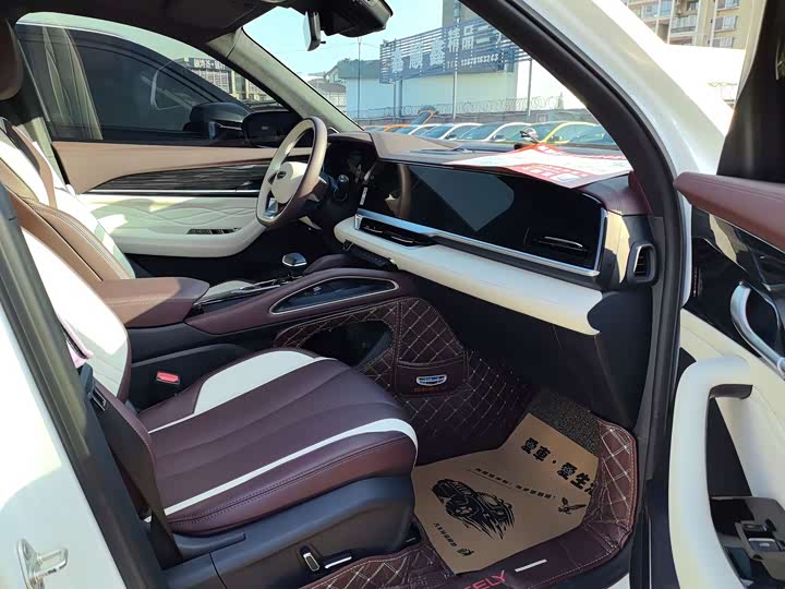 Фото 7 - Geely Monjaro