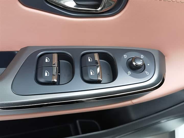 Фото 9 - Nio EC6