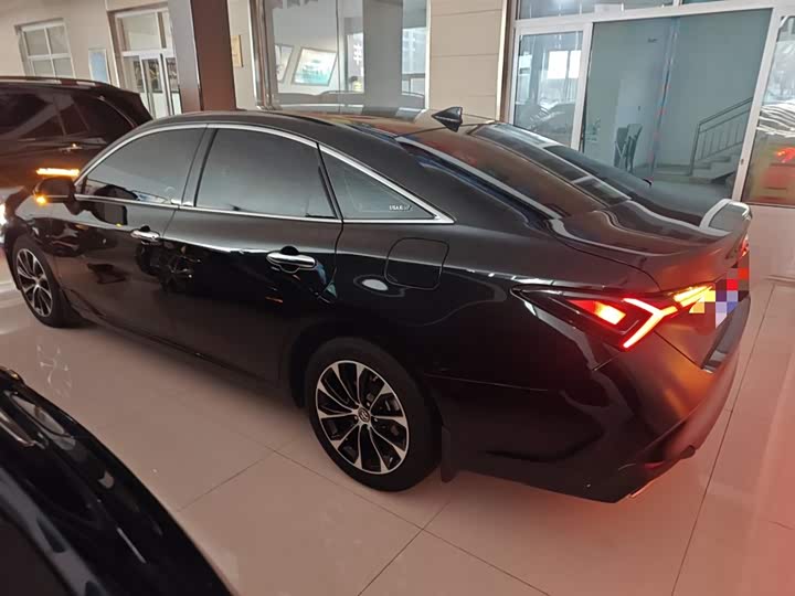 Фото 5 - Toyota Avalon