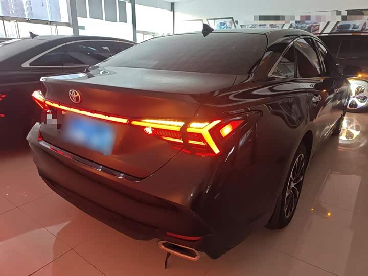 Фото 6 - Toyota Avalon