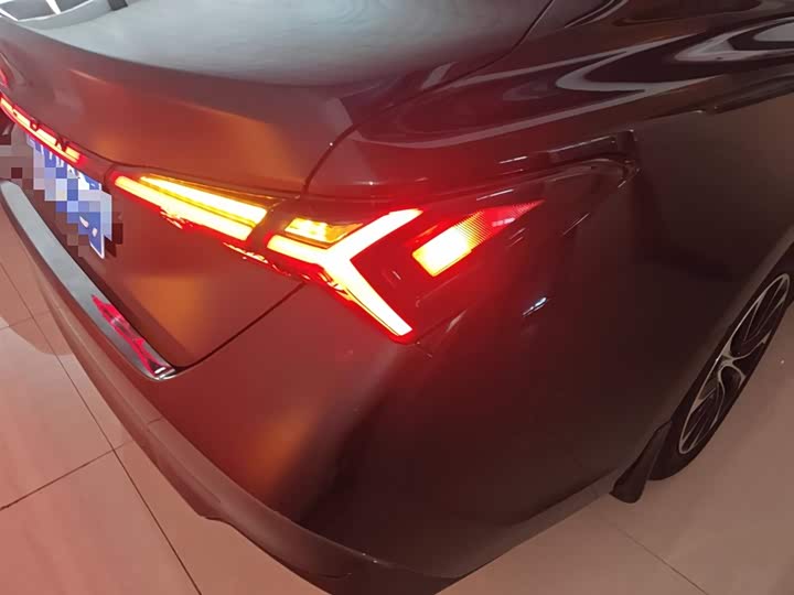 Фото 8 - Toyota Avalon