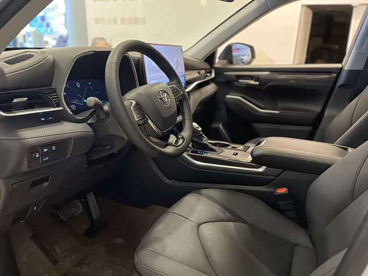 Фото 7 - Toyota Highlander