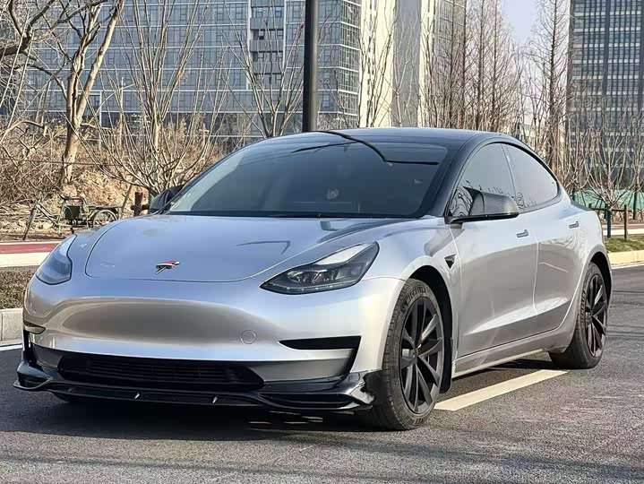 Фото 1 - Tesla Model 3