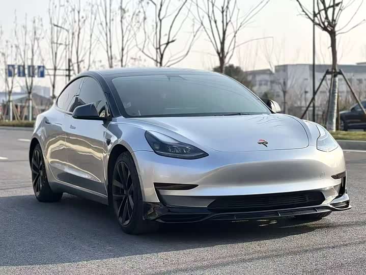 Фото 3 - Tesla Model 3