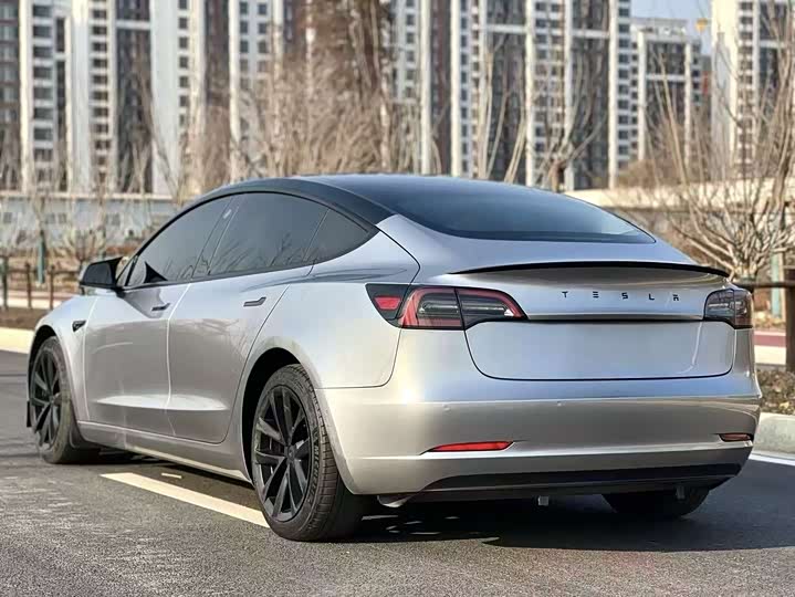 Фото 6 - Tesla Model 3
