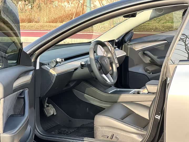 Фото 8 - Tesla Model 3