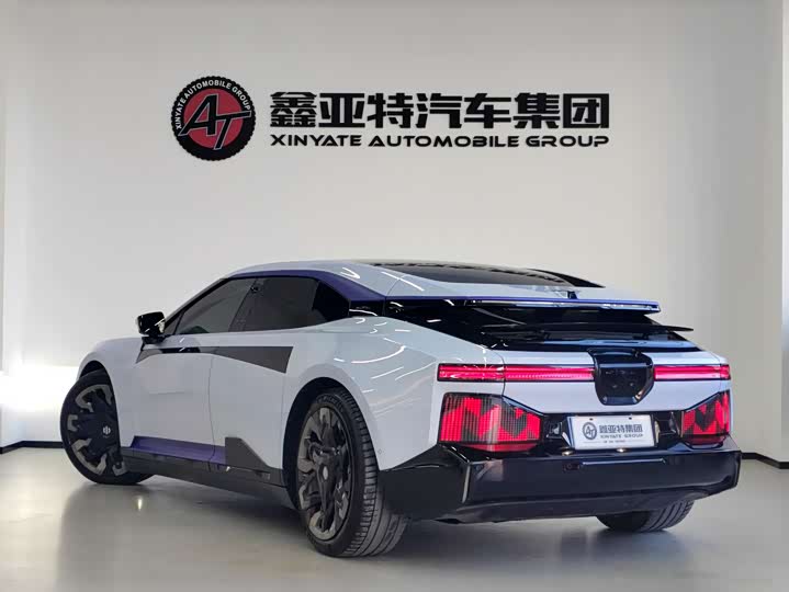 Фото 4 - HiPhi Z