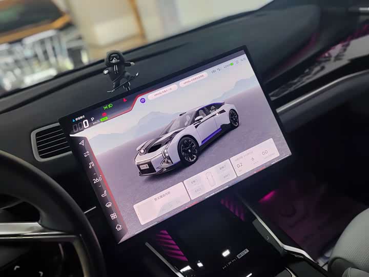 Фото 8 - HiPhi Z