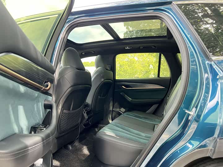 Фото 6 - Geely Monjaro