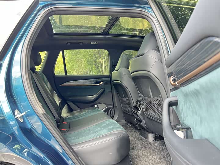 Фото 8 - Geely Monjaro