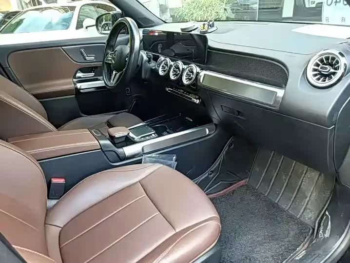 Фото 6 - Mercedes-Benz GLB-Class