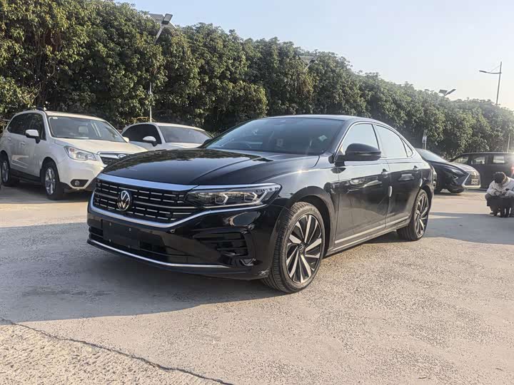 Фото 1 - Volkswagen Passat