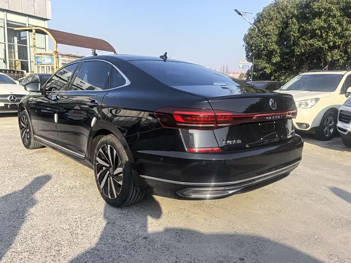 Фото 7 - Volkswagen Passat