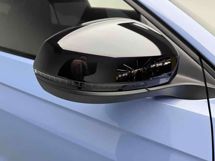 Фото 7 - Volkswagen Tharu