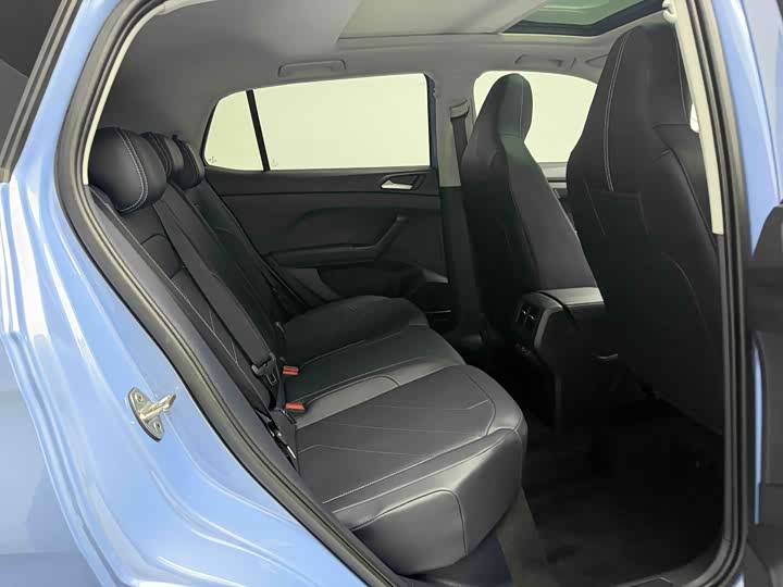 Фото 8 - Volkswagen Tharu