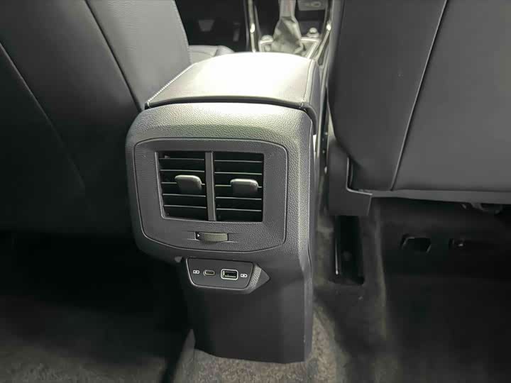 Фото 9 - Volkswagen Tharu