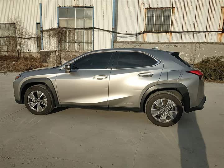 Фото 5 - Lexus UX Hybrid
