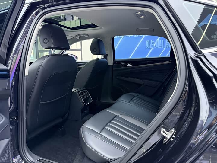 Фото 7 - Volkswagen Passat