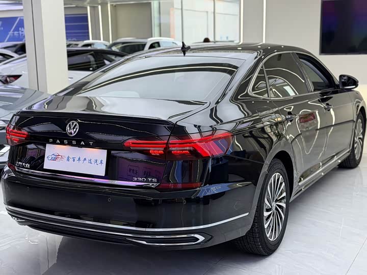 Фото 8 - Volkswagen Passat