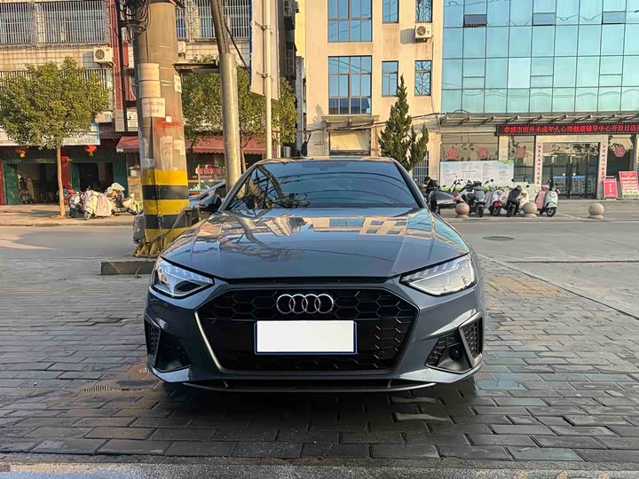 Фото 2 - Audi A4L